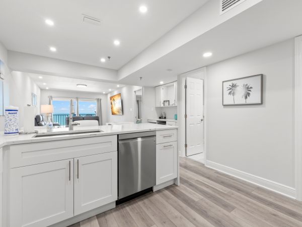Spacious 3 Bedroom Condo with Oceanfront Balcony