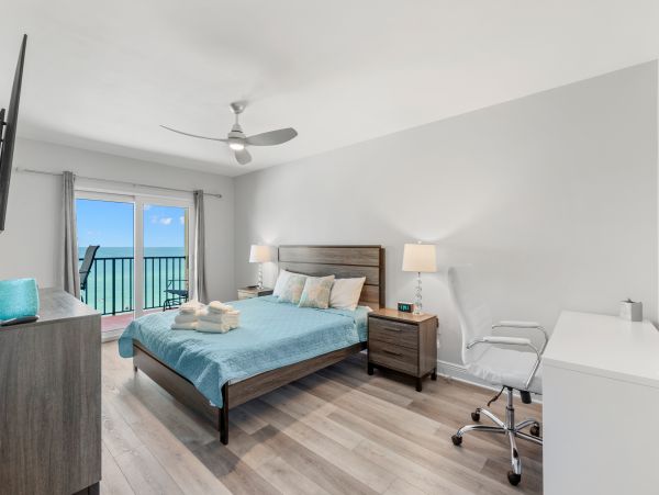 Spacious 3 Bedroom Condo with Oceanfront Balcony