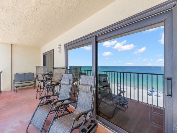 Spacious 3 Bedroom Condo with Oceanfront Balcony