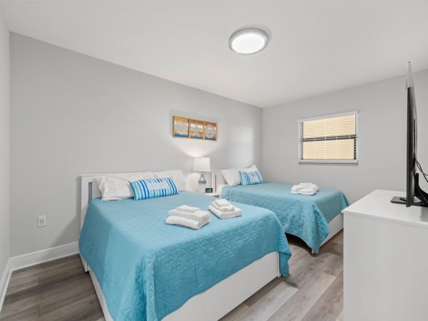 Spacious 3 Bedroom Condo with Oceanfront Balcony