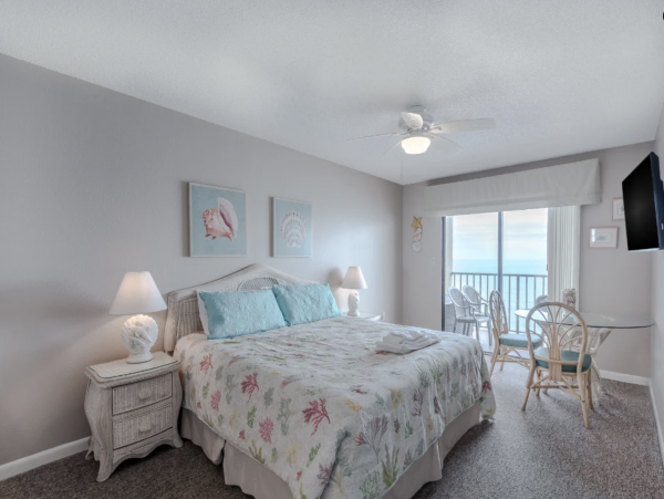Beachfront Three Bedroom Beachfront Condo Sleeps 10