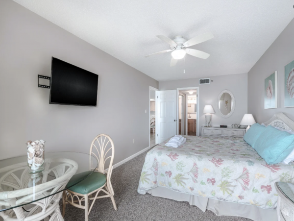 Beachfront Three Bedroom Beachfront Condo Sleeps 10