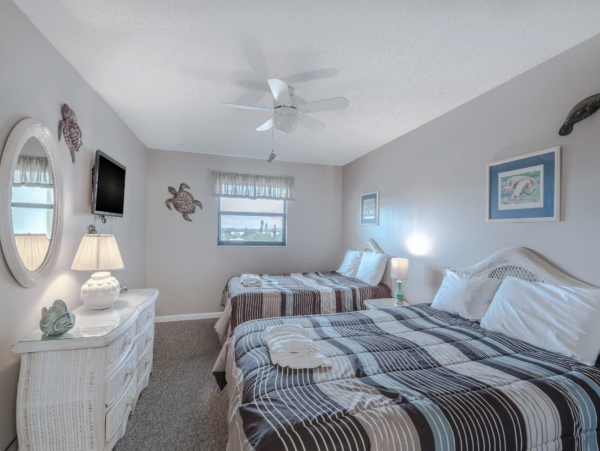 Beachfront Three Bedroom Beachfront Condo Sleeps 10