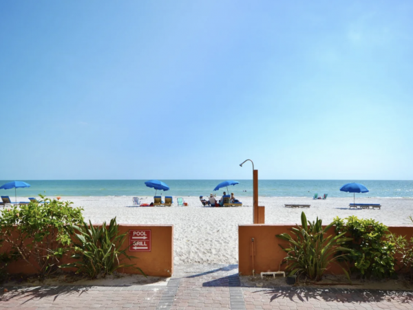 Beachfront Three Bedroom Beachfront Condo Sleeps 10