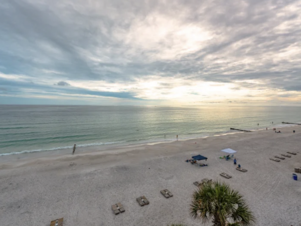 Beachfront Three Bedroom Beachfront Condo Sleeps 10