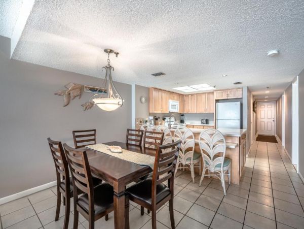 Beachfront Three Bedroom Beachfront Condo Sleeps 10
