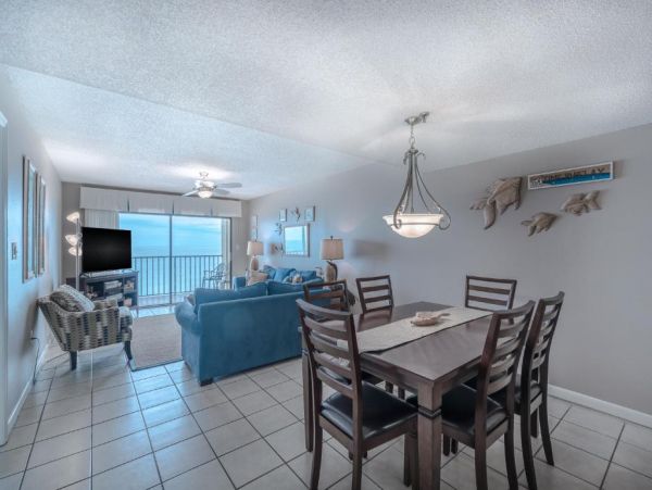 Beachfront Three Bedroom Beachfront Condo Sleeps 10
