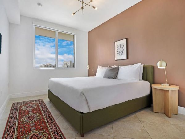 Sunny Isles Luxury Vacation Condo with Views & Close to Beach