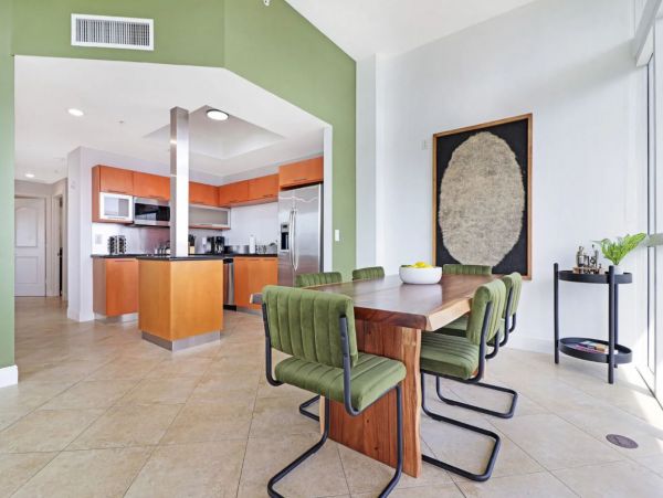 Sunny Isles Luxury Vacation Condo with Views & Close to Beach