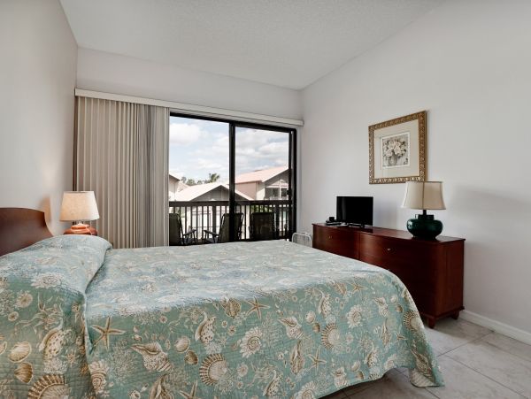 Siesta Key Vacation Condo Two Bedrooms Walk to Beach