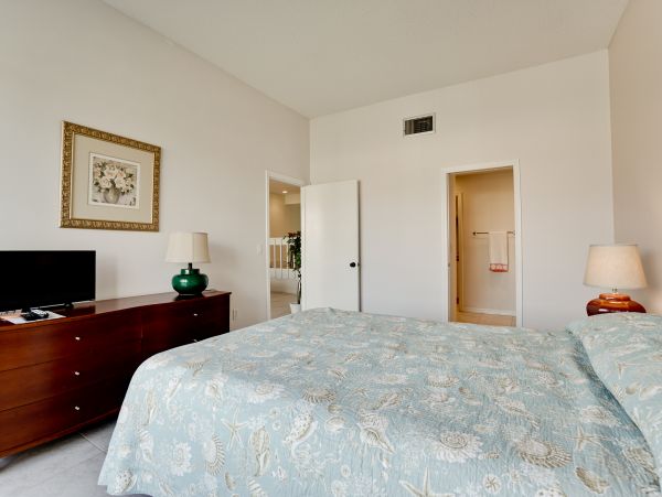 Siesta Key Vacation Condo Two Bedrooms Walk to Beach