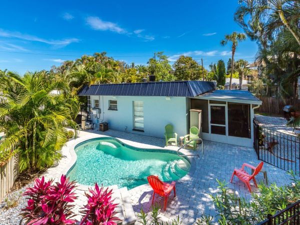 Home Near the Beach with 1 Bedroom and Pool in Siesta Key
