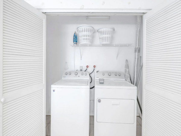Home Near the Beach with 1 Bedroom and Pool in Siesta Key