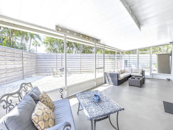 Home Near the Beach with 1 Bedroom and Pool in Siesta Key
