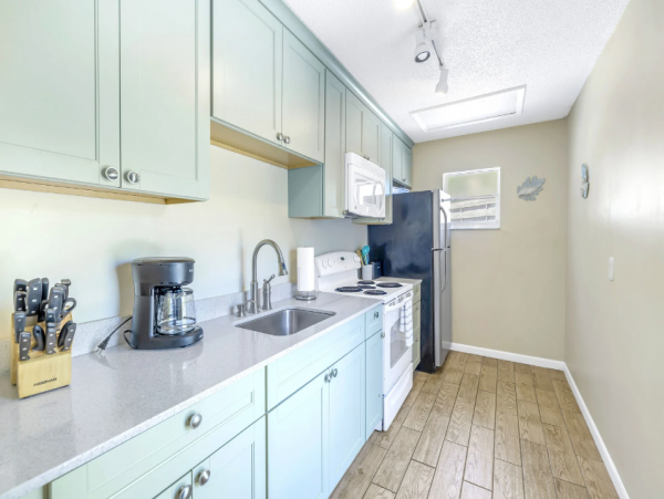 Home Near the Beach with 1 Bedroom and Pool in Siesta Key