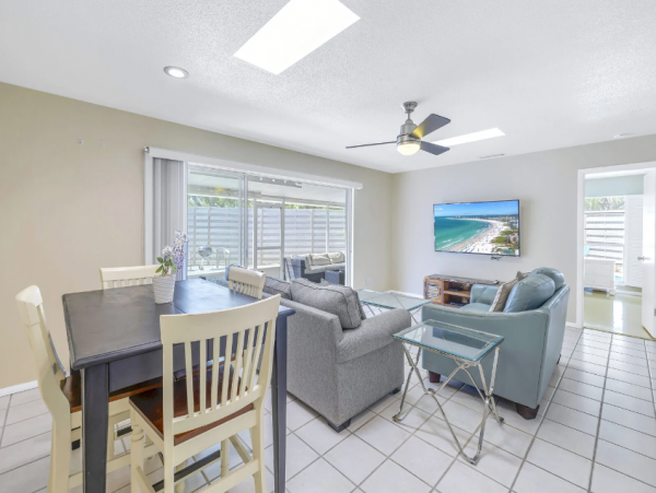Home Near the Beach with 1 Bedroom and Pool in Siesta Key