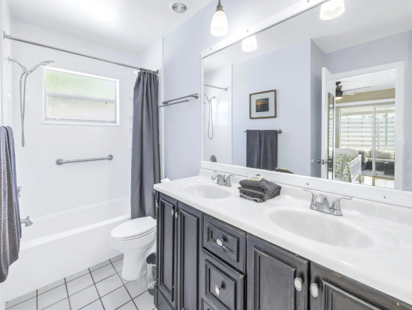 Home Near the Beach with 1 Bedroom and Pool in Siesta Key