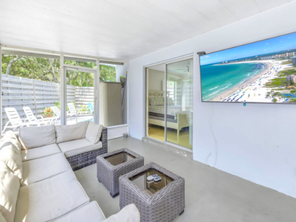 Home Near the Beach with 1 Bedroom and Pool in Siesta Key