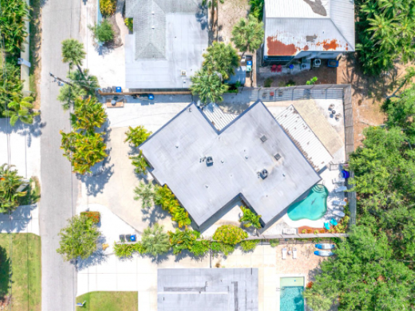 Home Near the Beach with 1 Bedroom and Pool in Siesta Key