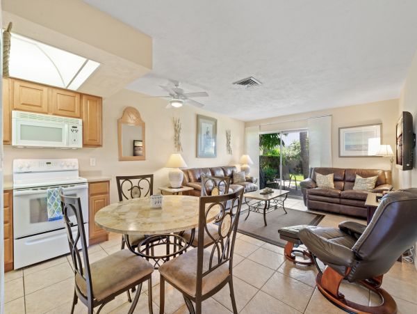 Lovely Siesta Key 2 Bedroom Vacation Condo