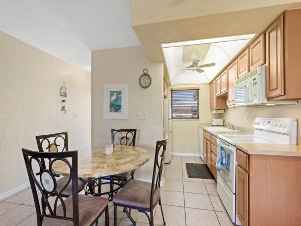 Lovely Siesta Key 2 Bedroom Vacation Condo
