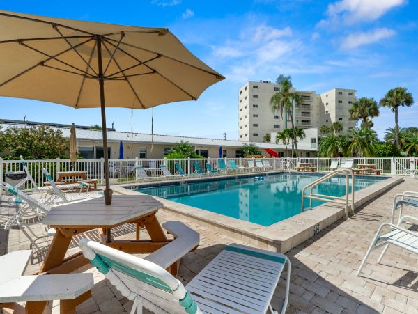 Lovely Siesta Key 2 Bedroom Vacation Condo