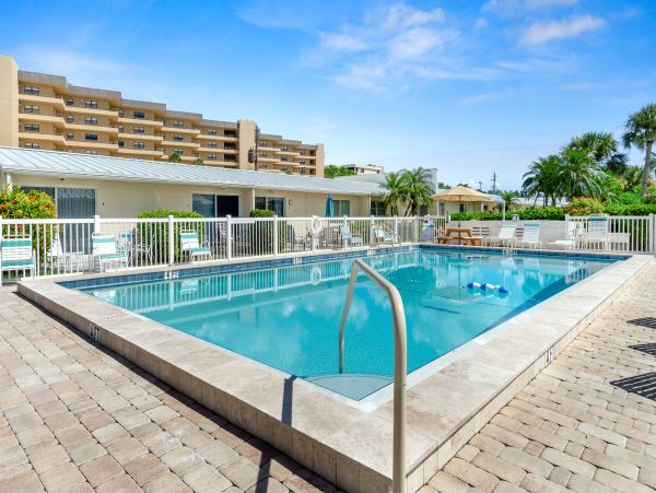 Lovely Siesta Key 2 Bedroom Vacation Condo