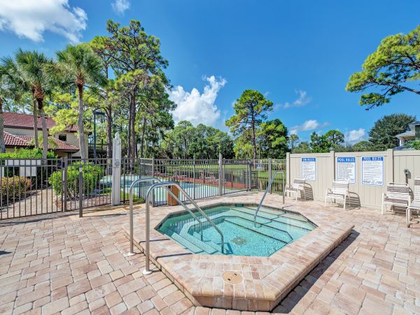 Siesta Key Villa with 2 Bedrooms and Resort Access