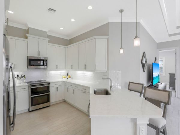 Elegant 3 Bedroom Vacation Rental with Lake Views