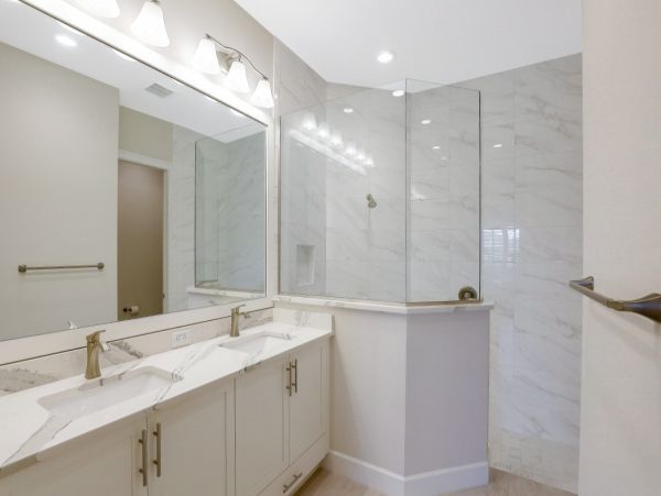 Elegant 3 Bedroom Vacation Rental with Lake Views