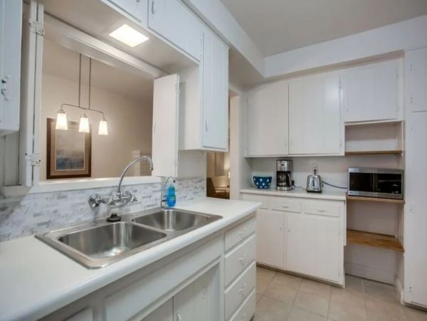 La Jolla 2 Bedroom Vacation Home Sleeps 6 Close to Beach