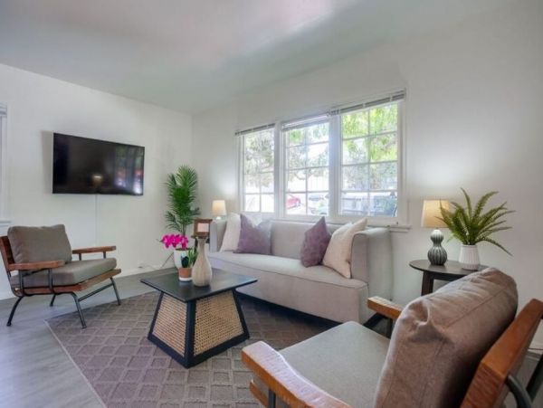 La Jolla Vacation Rental Sleeps 10 - Less than a Block from Beach