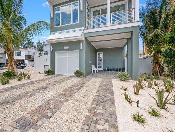 Bradenton Beach Luxury Vacation Home Seven Bedroom Walk to Beach