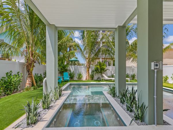 Bradenton Beach Luxury Vacation Home Seven Bedroom Walk to Beach
