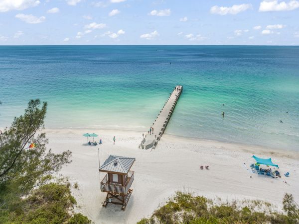 Bradenton Beach Luxury Vacation Home Seven Bedroom Walk to Beach