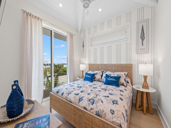 Bradenton Beach Luxury Vacation Home Seven Bedroom Walk to Beach