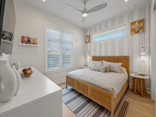 Bradenton Beach Luxury Vacation Home Seven Bedroom Walk to Beach