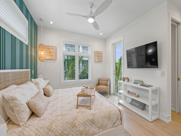 Bradenton Beach Luxury Vacation Home Seven Bedroom Walk to Beach