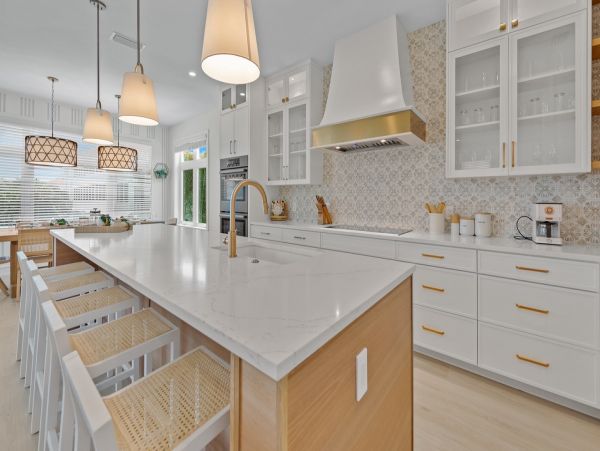 Bradenton Beach Luxury Vacation Home Seven Bedroom Walk to Beach