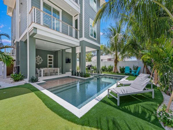 Bradenton Beach Luxury Vacation Home Seven Bedroom Walk to Beach