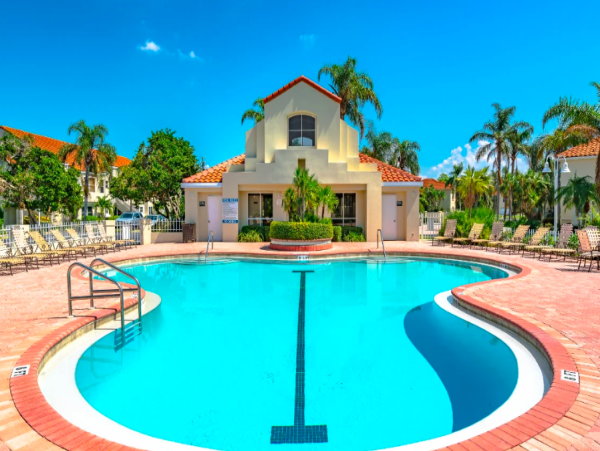 Charming Ground-Floor Condo with Pool & Patio