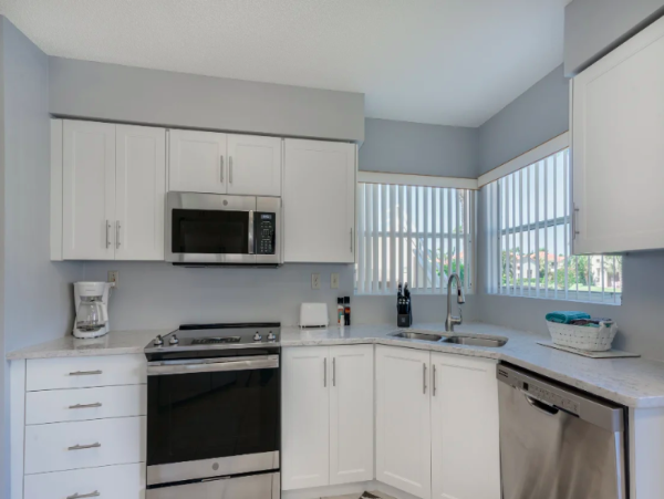 Charming Ground-Floor Condo with Pool & Patio