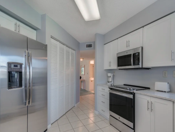 Charming Ground-Floor Condo with Pool & Patio