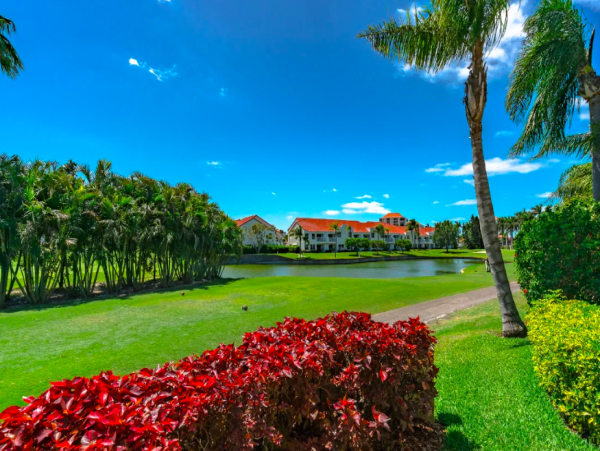 Charming Ground-Floor Condo with Pool & Patio