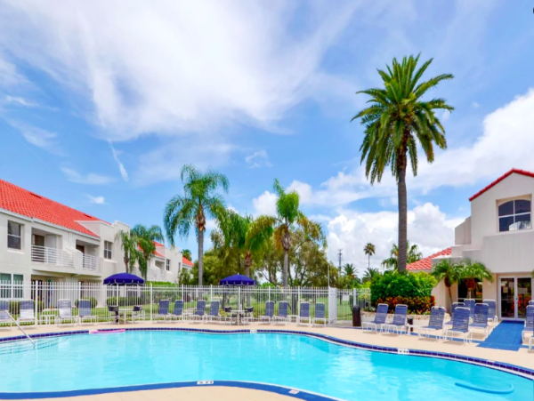 Charming Ground-Floor Condo with Pool & Patio