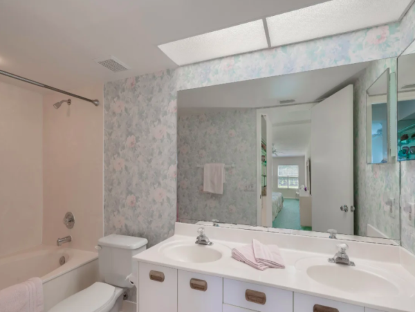 Charming Ground-Floor Condo with Pool & Patio