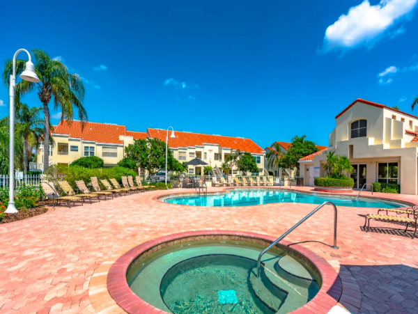 Charming Ground-Floor Condo with Pool & Patio