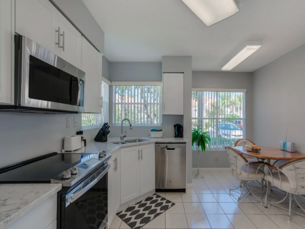 Charming Ground-Floor Condo with Pool & Patio
