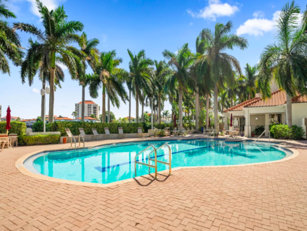 Bayfront bliss: Ground-Floor Condo with Stunning Views & Resort Amenities