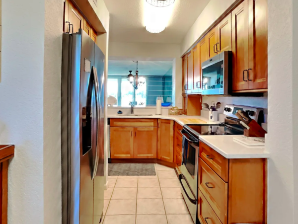 Bayfront bliss: Ground-Floor Condo with Stunning Views & Resort Amenities
